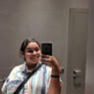 Meet your Posher, Larissa